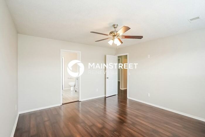 2815 Creekbend Dr - Photo 7 of 17