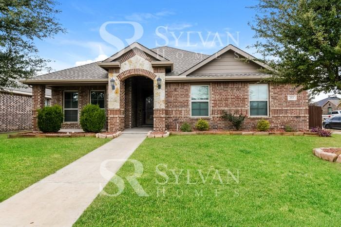 233 Chimney Rock Dr - Photo 2 of 16