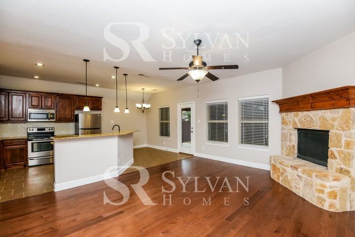 233 Chimney Rock Dr - Photo 4 of 16