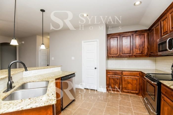 233 Chimney Rock Dr - Photo 6 of 16