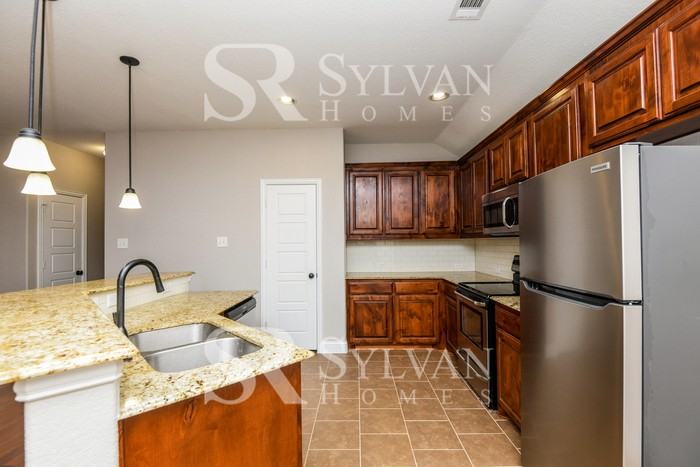 233 Chimney Rock Dr - Photo 7 of 16