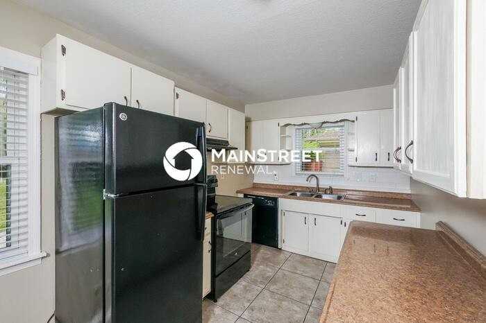 9716 Saturn Dr - Photo 5 of 16