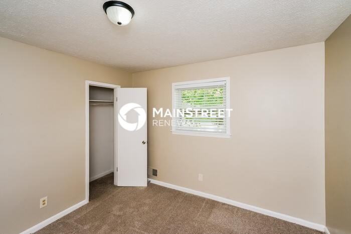 9716 Saturn Dr - Photo 6 of 16