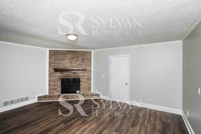 553 Parlock Rd - Photo 4 of 16