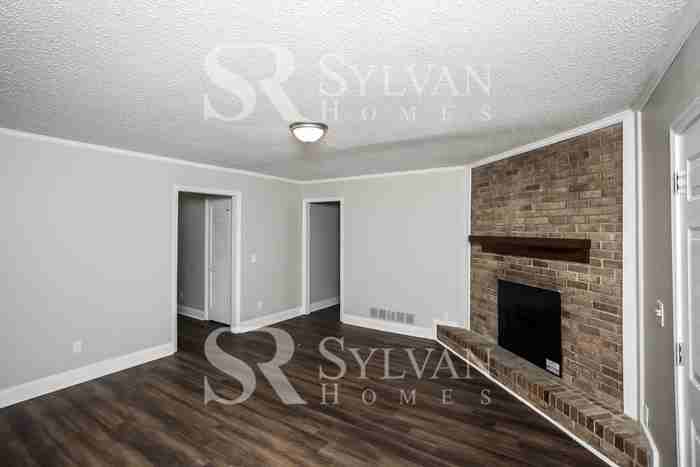 553 Parlock Rd - Photo 5 of 16