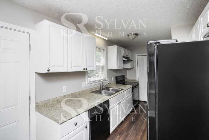 553 Parlock Rd - Photo 7 of 16