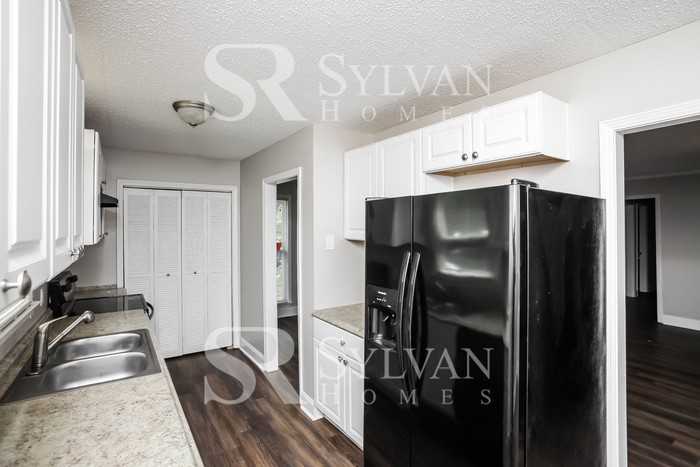 553 Parlock Rd - Photo 7 of 15