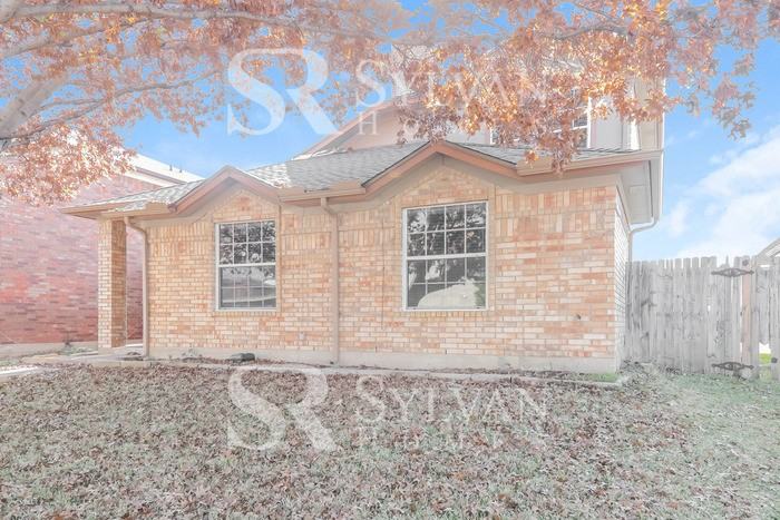 1016 Alameda Dr - Photo 3 of 17