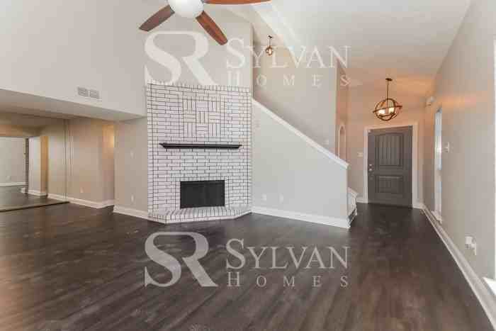 1016 Alameda Dr - Photo 5 of 17