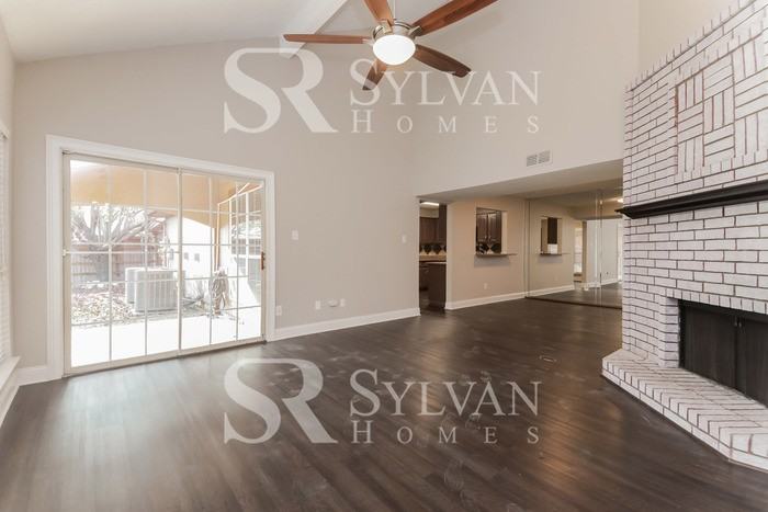 1016 Alameda Dr - Photo 6 of 17