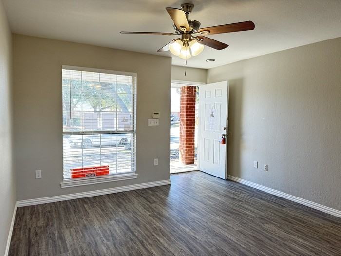 959 Vecinos Blvd - Photo 3 of 33