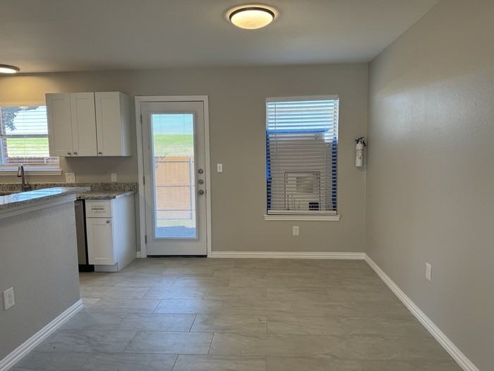 959 Vecinos Blvd - Photo 4 of 33