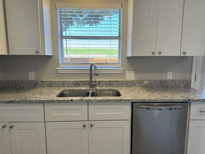 959 Vecinos Blvd - Photo 6 of 33