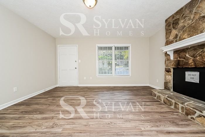 2260 Hammond Ct - Photo 4 of 17