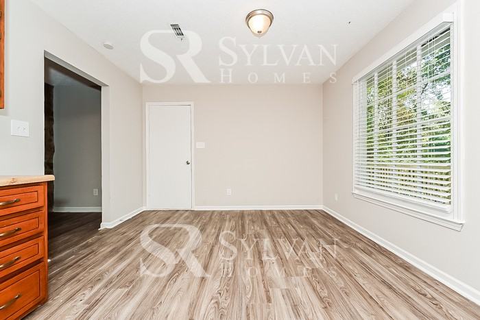 2260 Hammond Ct - Photo 6 of 17