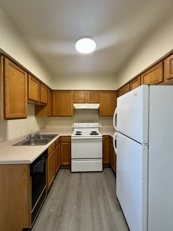 3420 E Flower St #11 - Photo 3 of 8