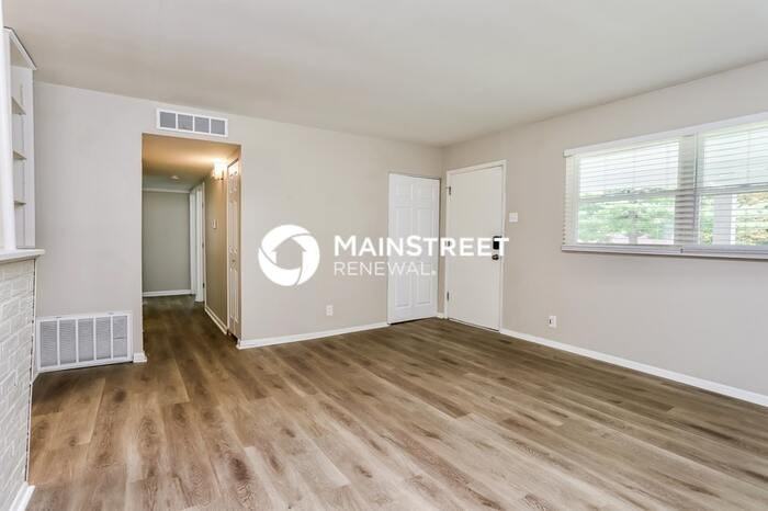 243 Howard Dr - Photo 3 of 16