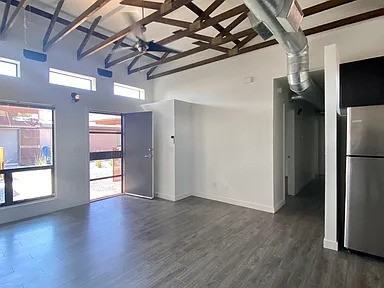 1114 E Adams St #4 - Photo 2 of 22