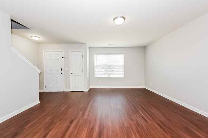 1535 Hydrangea Ln - Photo 4 of 17