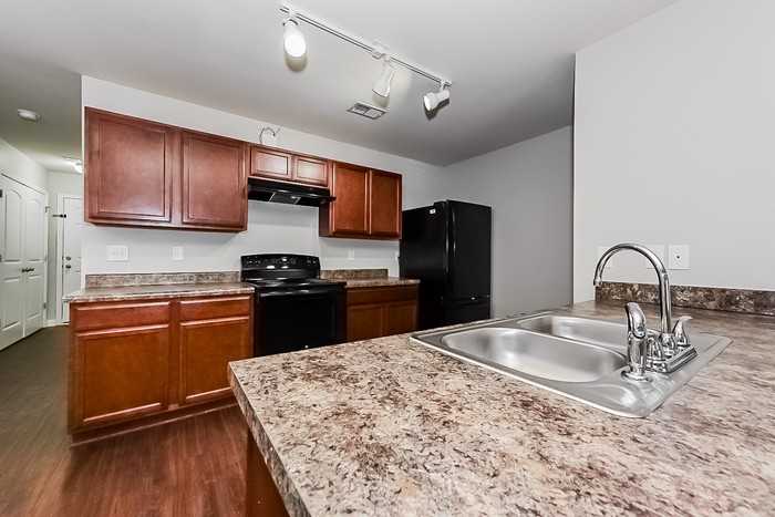 1535 Hydrangea Ln - Photo 6 of 17