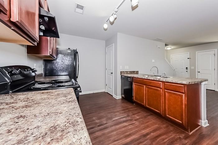 1535 Hydrangea Ln - Photo 7 of 17