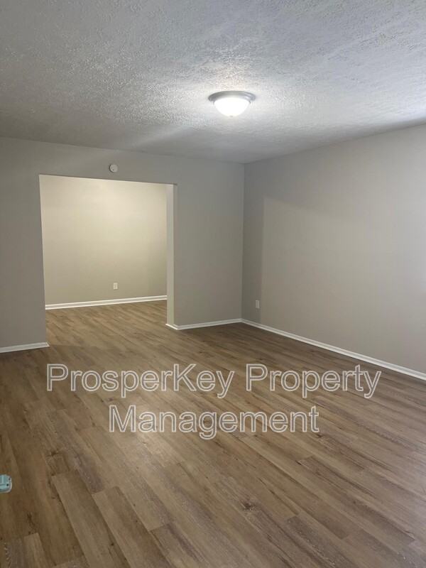 2428 Palmetto St - Photo 5 of 19