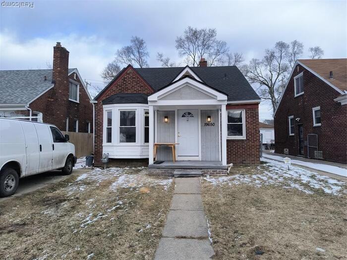 19650 Buffalo St - Photo 2 of 34