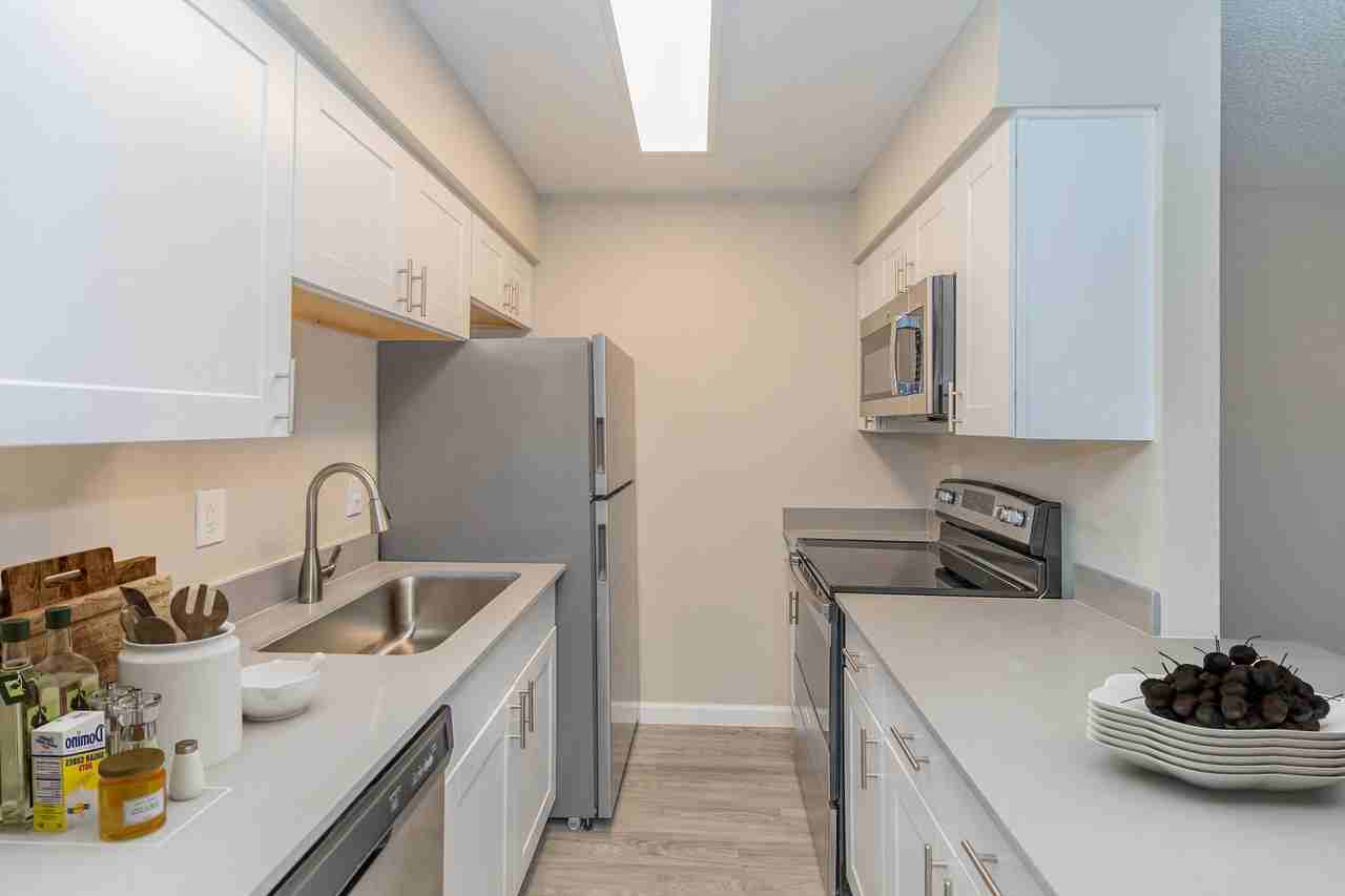 Two | Five Greenway Apartments - Photo 2 of 42