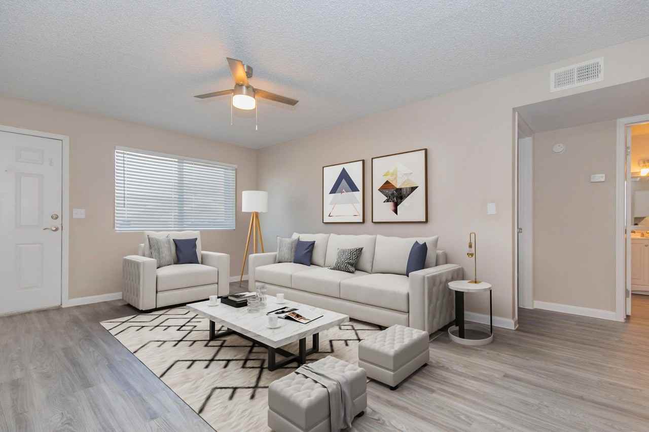 Two | Five Greenway Apartments - Photo 4 of 42