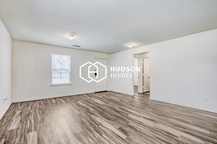 2721 Gibbons St - Photo 3 of 14