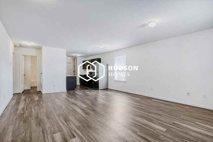 2721 Gibbons St - Photo 4 of 14