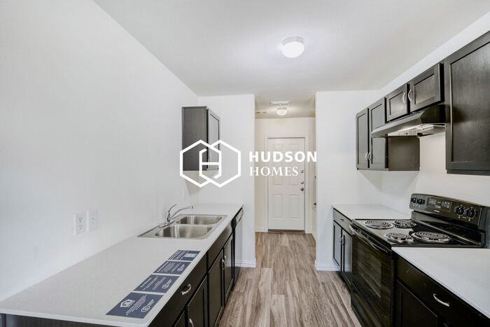 2721 Gibbons St - Photo 5 of 14