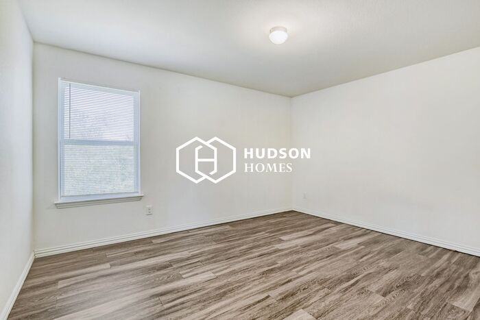 2721 Gibbons St - Photo 7 of 14