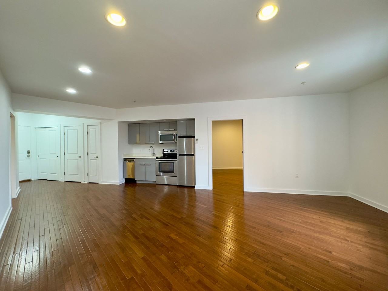 THE PORTLAND APARTMENTS - Photo 5 of 14