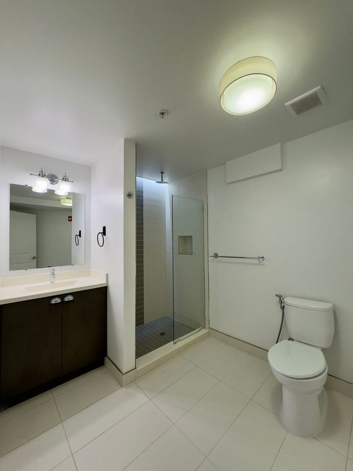 THE PORTLAND APARTMENTS - Photo 7 of 14