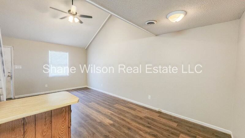 3321 Steeple Cir Ne - Photo 3 of 11