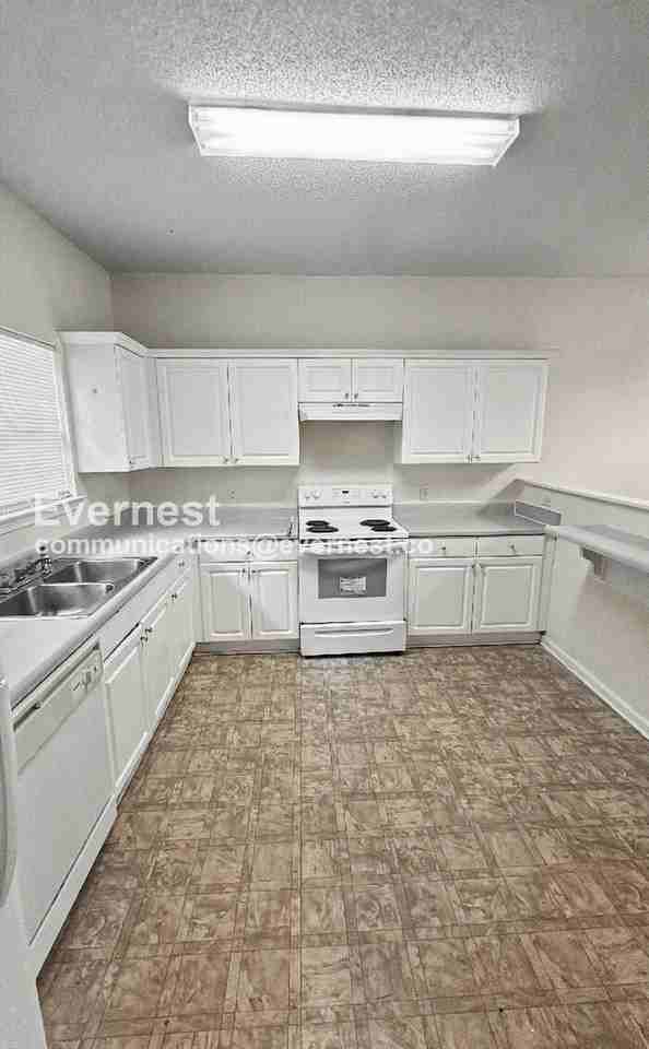 6699 Sunset Hills Blvd - Photo 3 of 31