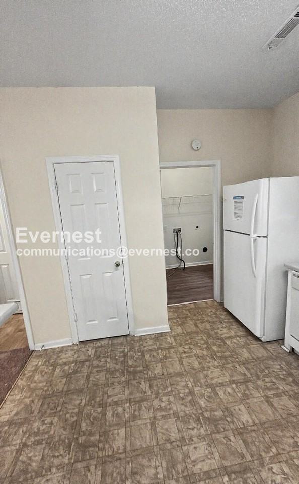 6699 Sunset Hills Blvd - Photo 6 of 31