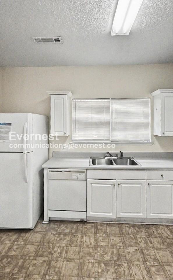 6699 Sunset Hills Blvd - Photo 7 of 31