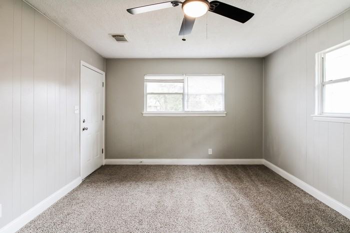 7314 Saunders Rd - Photo 4 of 12