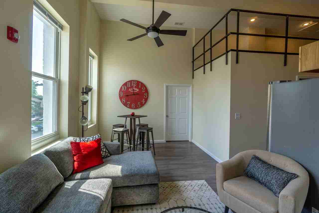 108 W 6th Street - Photo 3 of 12