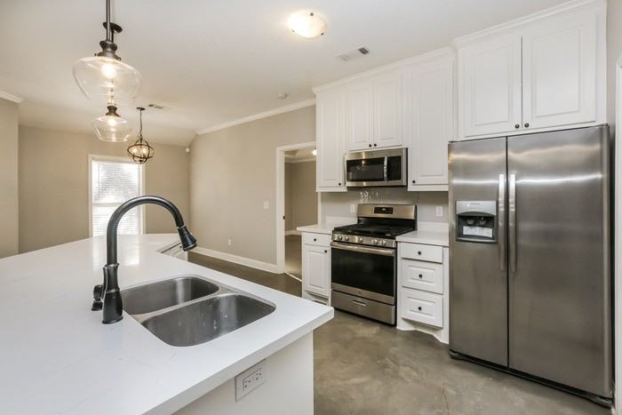 104 Moss Crk - Photo 5 of 10