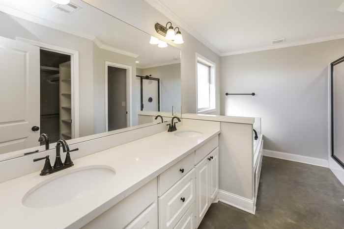 104 Moss Crk - Photo 7 of 10