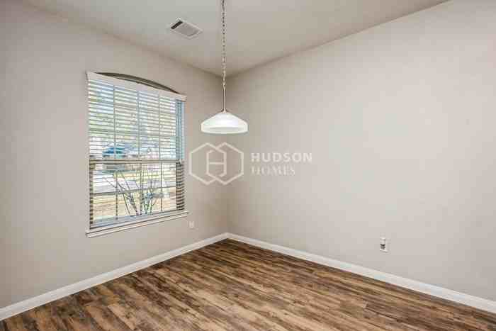 11243 Glenforest Dr - Photo 4 of 18