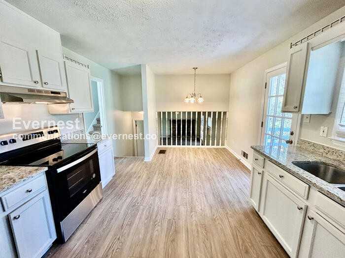 280 Summer Pond Trl - Photo 4 of 34