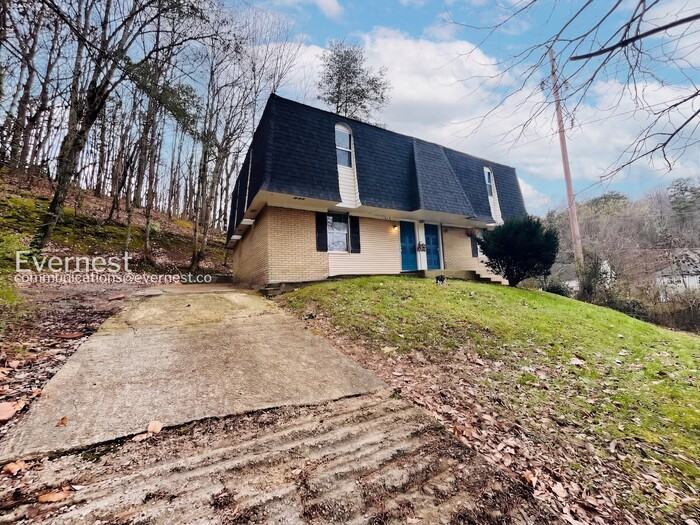 701 Summit Ave #B - Photo 2 of 17