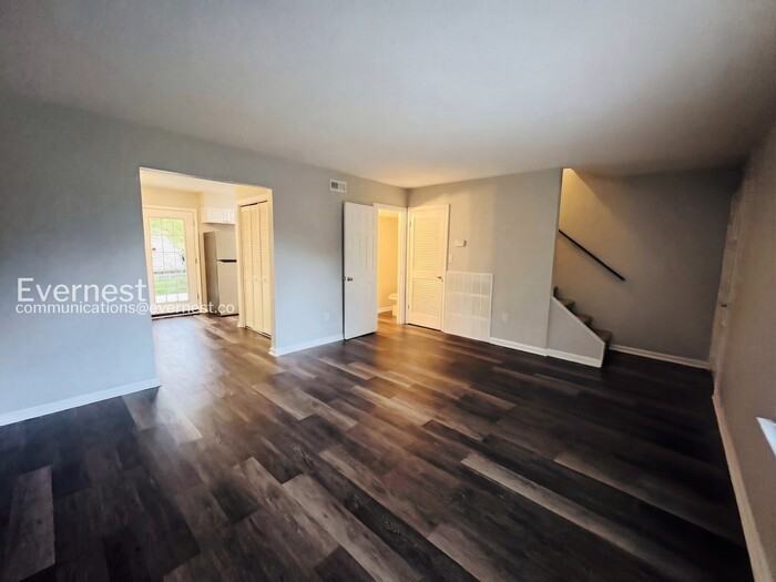 701 Summit Ave #B - Photo 4 of 17