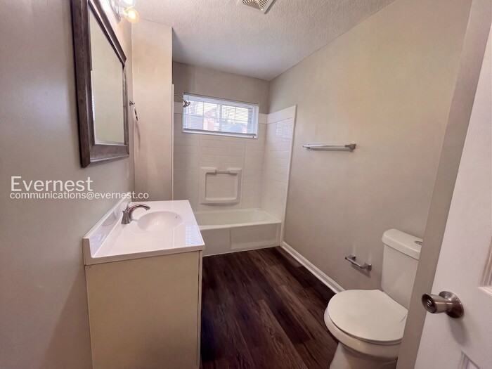 701 Summit Ave #B - Photo 6 of 17