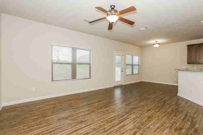 428 Concord Ter - Photo 6 of 16