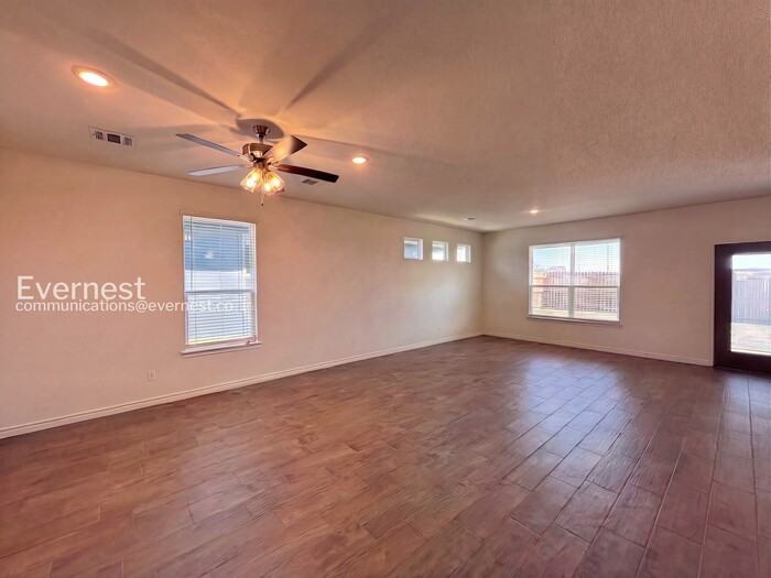 2211 Hornbeam St - Photo 4 of 19